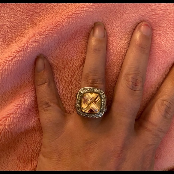 Gorgeous Costume Ring with Centre Yellow Stone - Picture 4 of 4